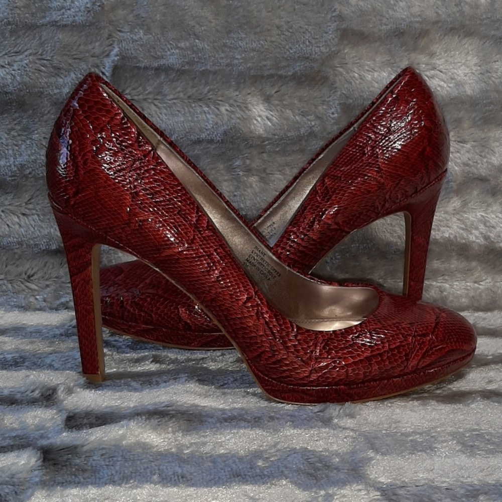 9M WHBM Red Snakeskin Look 4'' Heel Pump